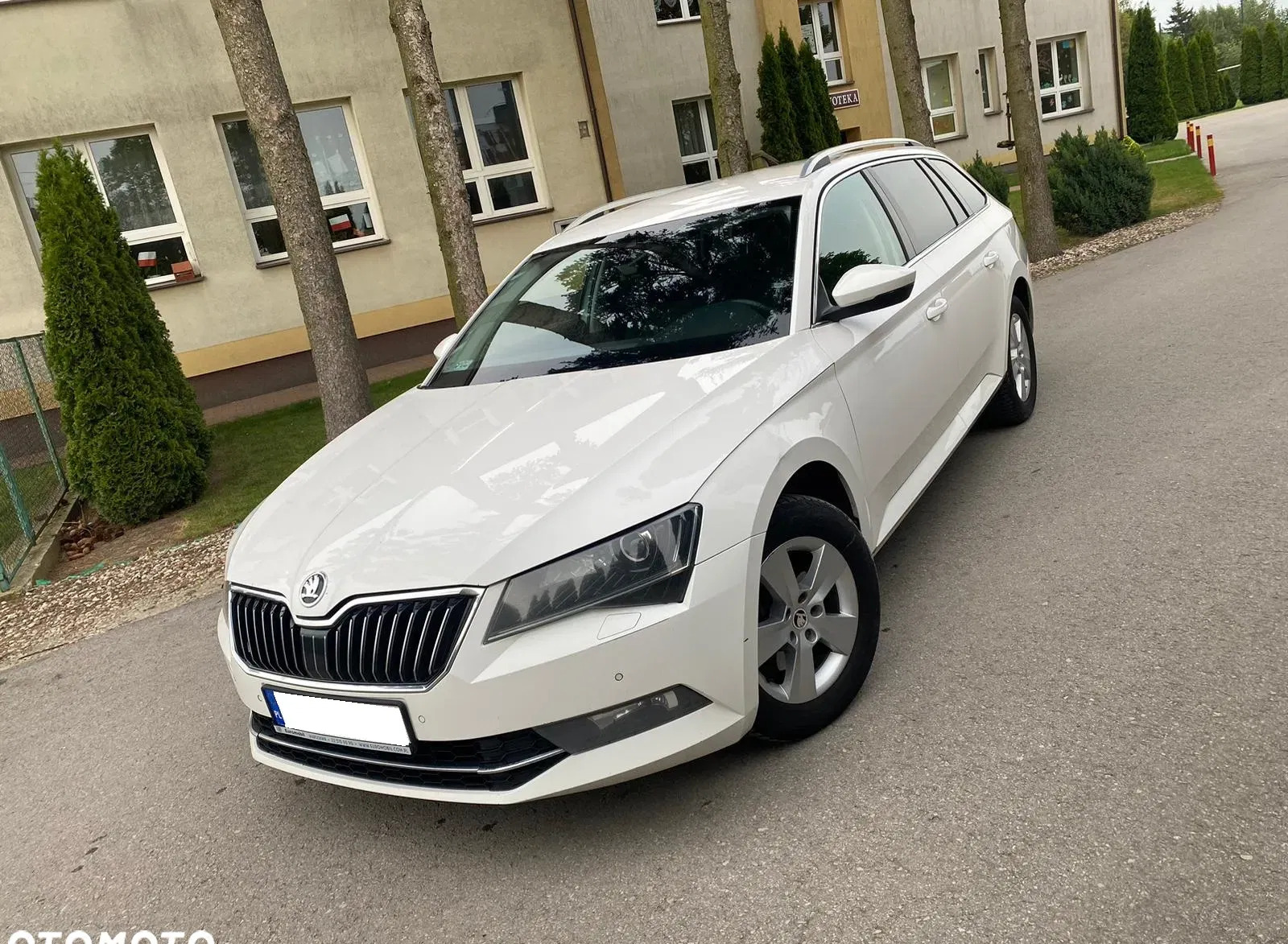 nowe brzesko Skoda Superb cena 47500 przebieg: 369000, rok produkcji 2016 z Nowe Brzesko